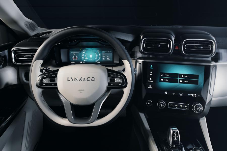 Торпедо LYNK&Co 02 2018 года  (фото 16 из 40)